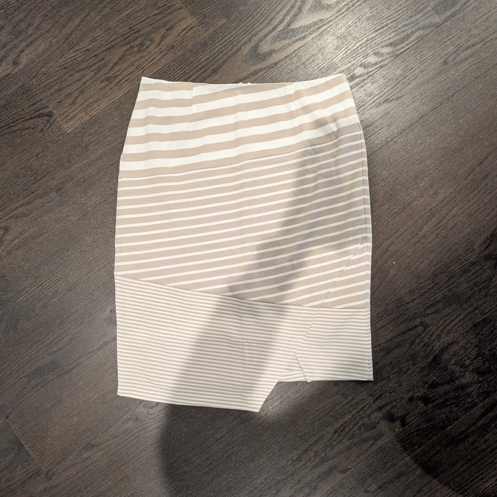 EUC Calvin Klein Beige and White Asymmetric Striped Tan Pencil Skirt Size 8